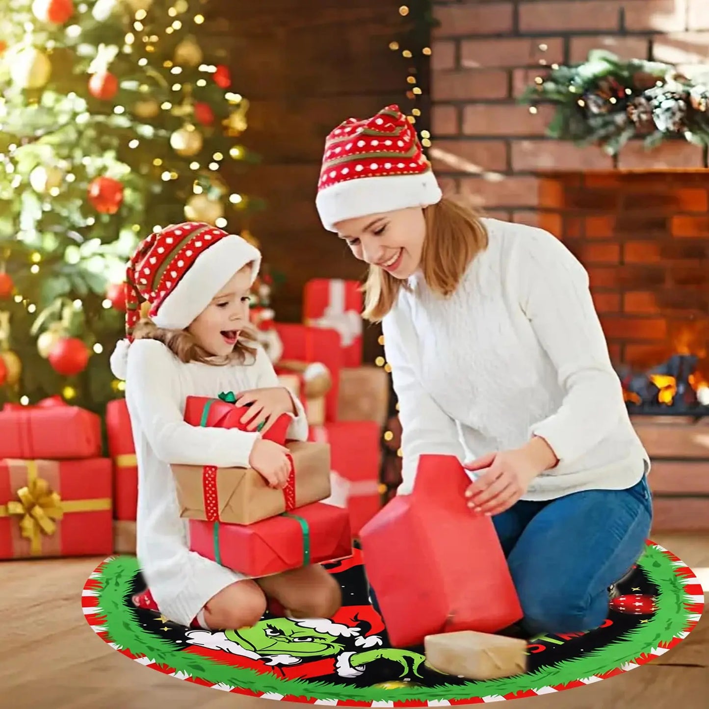 VIKAMA Christmas Tree Skirt Christmas Decorations Soft Red Green Christmas Decor Mat for Xmas Home Holiday Decorations